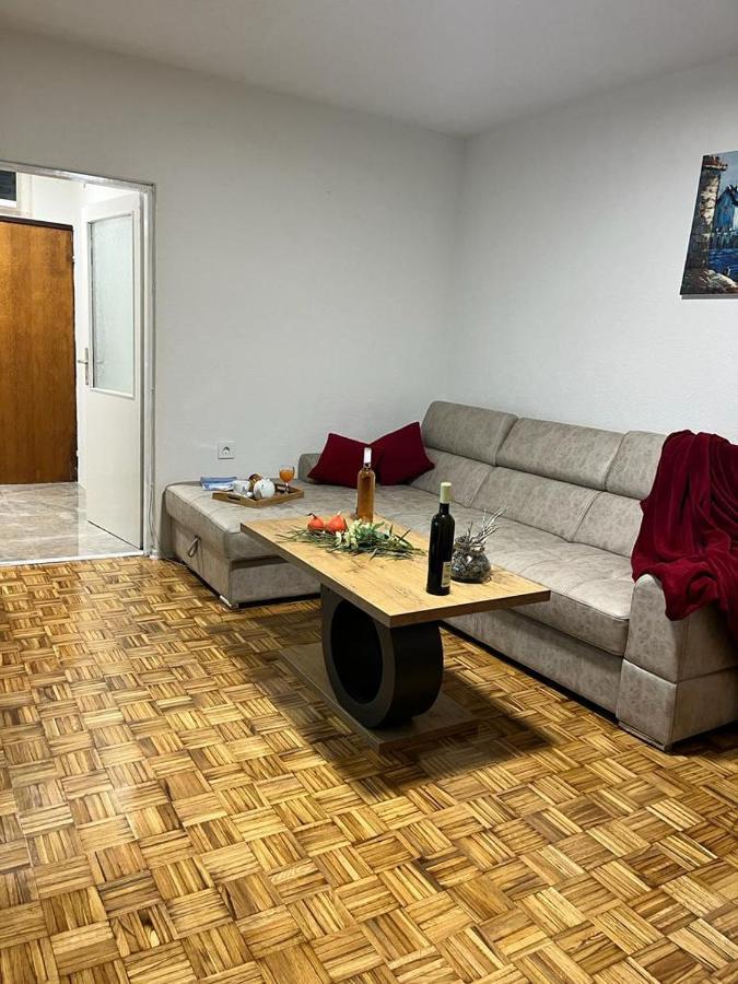 Bosanska DubicaStan Na Dan Kozarska Dubicaアパートメント エクステリア 写真