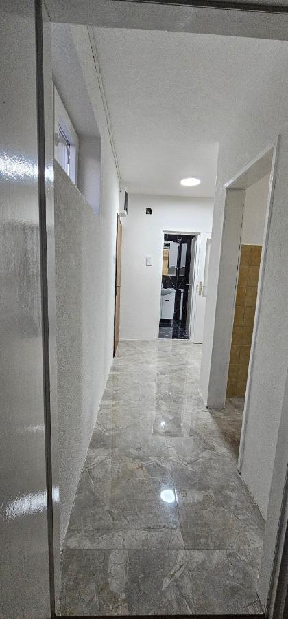 Bosanska DubicaStan Na Dan Kozarska Dubicaアパートメント エクステリア 写真
