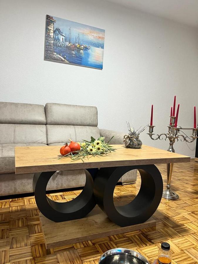 Bosanska DubicaStan Na Dan Kozarska Dubicaアパートメント エクステリア 写真
