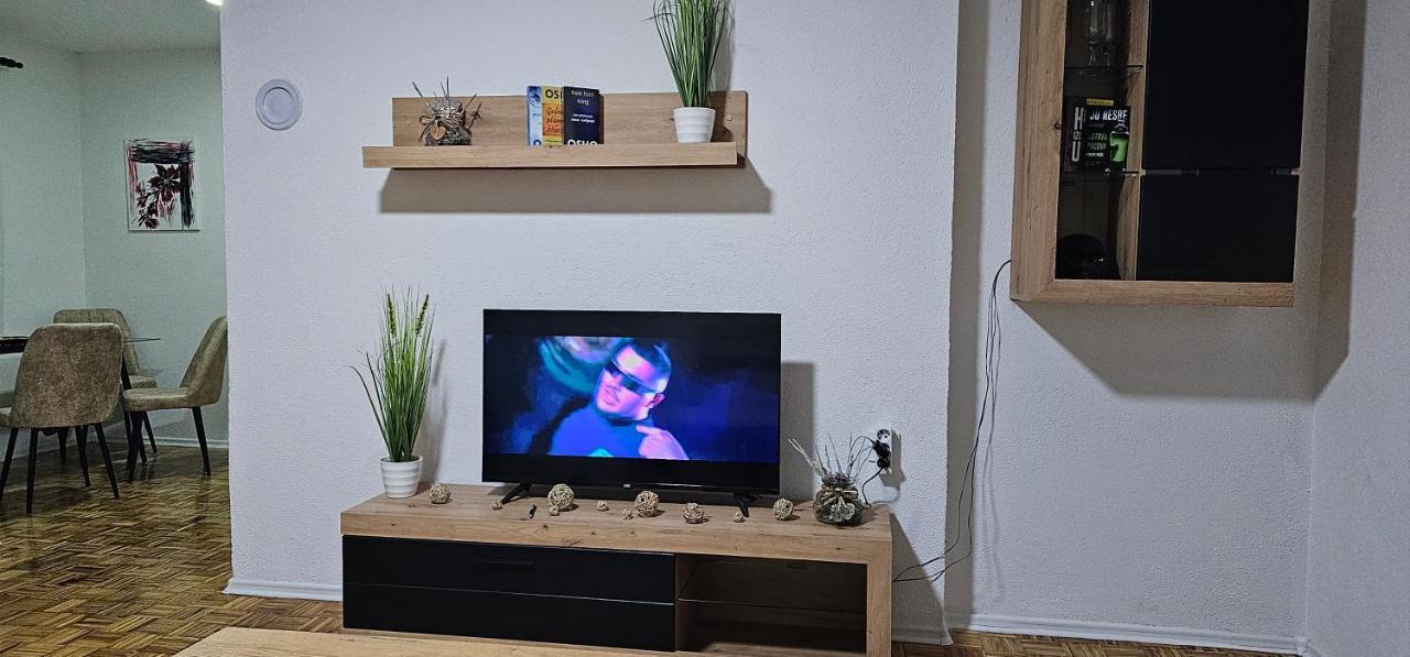 Bosanska DubicaStan Na Dan Kozarska Dubicaアパートメント エクステリア 写真