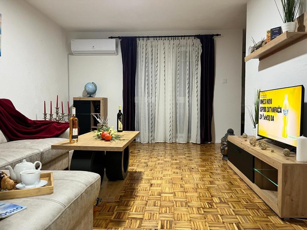 Bosanska DubicaStan Na Dan Kozarska Dubicaアパートメント エクステリア 写真